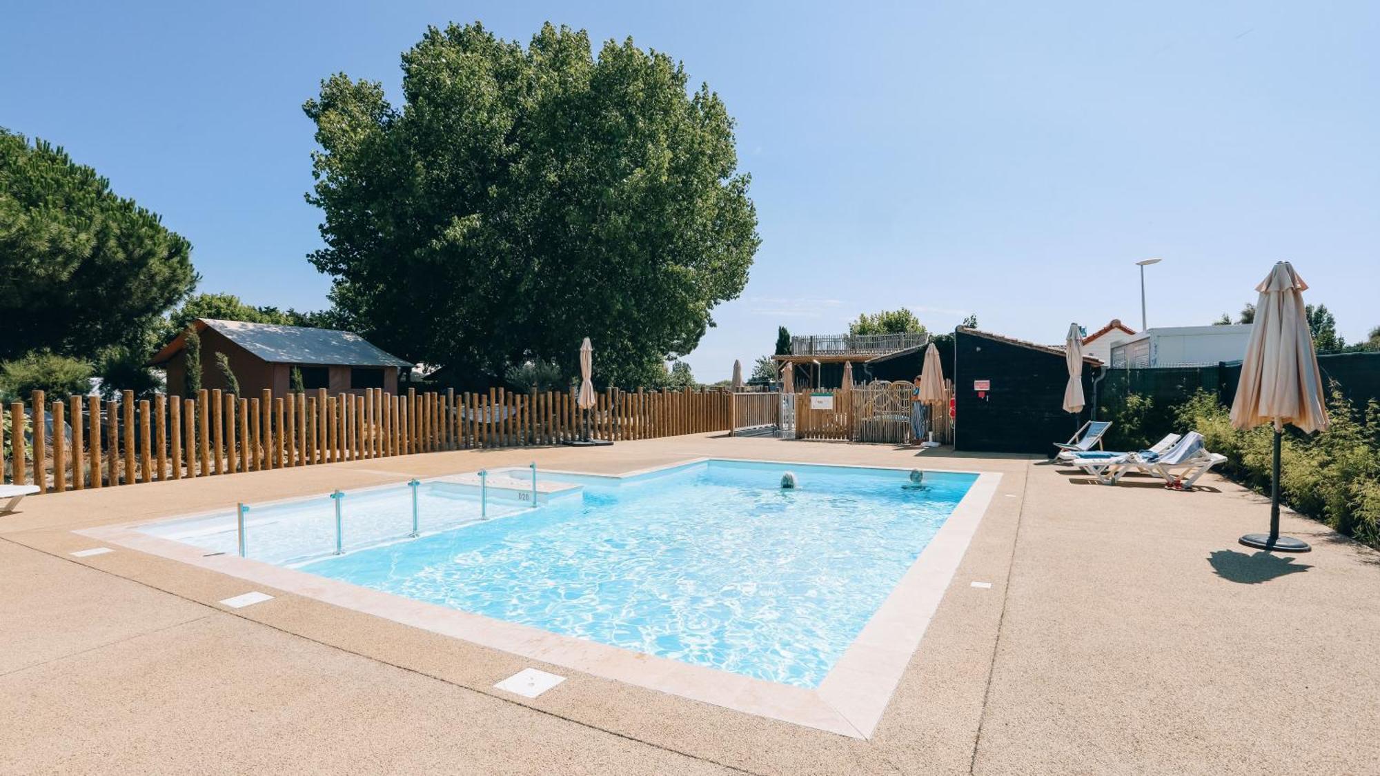Camping La Pree Les Portes-en-Re Ngoại thất bức ảnh