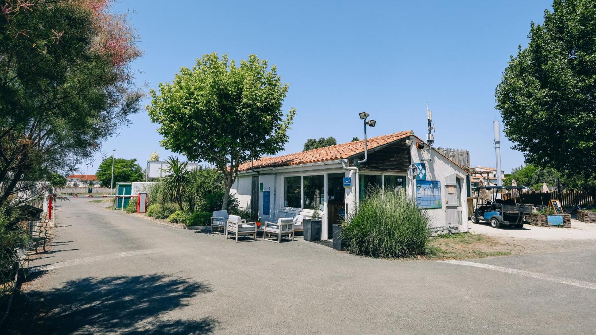 Camping La Pree Les Portes-en-Re Ngoại thất bức ảnh