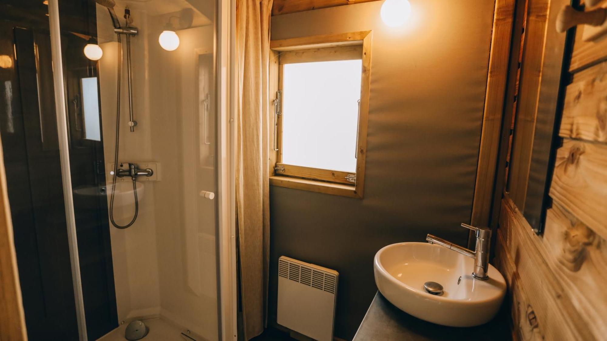 Camping La Pree Les Portes-en-Re Phòng bức ảnh