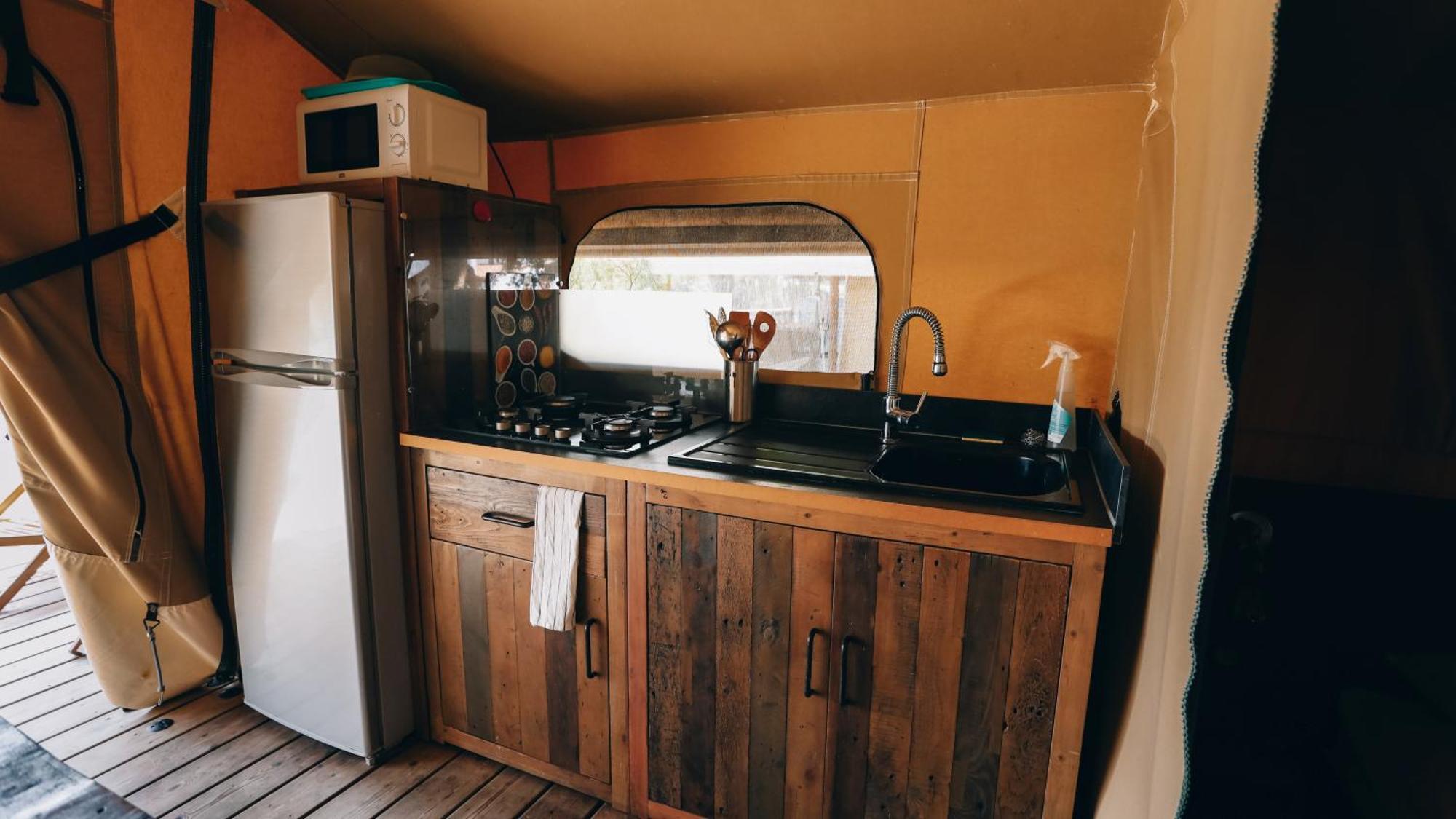 Camping La Pree Les Portes-en-Re Phòng bức ảnh